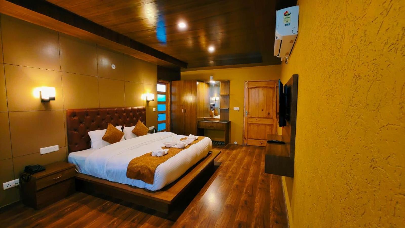 Tata Vista Resort Mall Road Manali - Centrally Heated & Air Cooled Zewnętrze zdjęcie